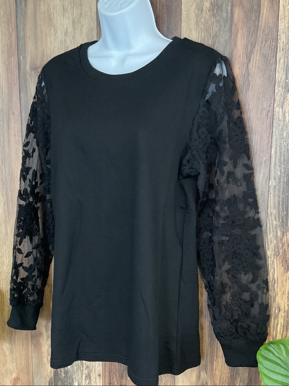 Grace & Emma Pullover Top with Sheer Floral Lace Sleeves S 409B